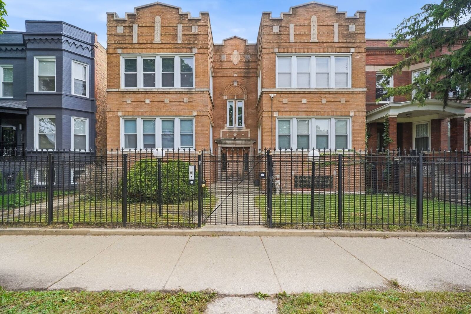 Property Photo: 6945 S Calumet Avenue 1S IL 60637