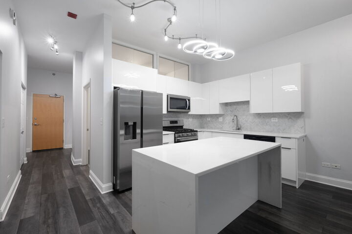 Property Photo: 1600 S Indiana Avenue 605 IL 60616