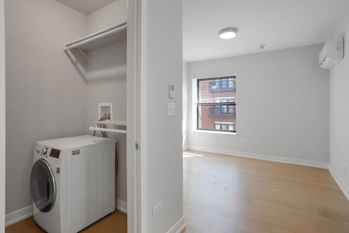 Property Photo:  6019 N Winthrop Avenue 405  IL 60660 