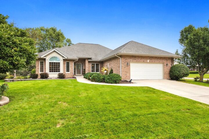 Property Photo:  781 Arrowhead Drive  IL 60560 