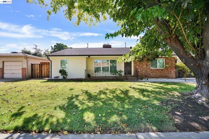 Property Photo: 456 Hollywood Ave CA 95376