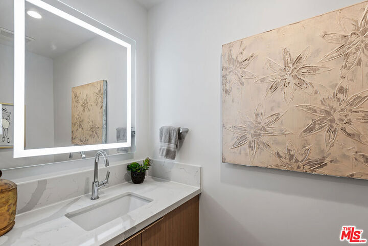 Property Photo: 1906 Overland Avenue 204 CA 90025