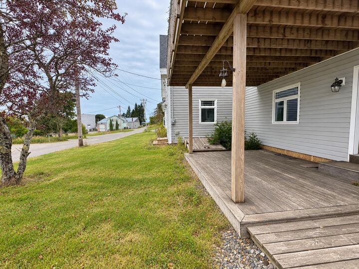 Property Photo:  27 Old House Point Road  ME 04649 