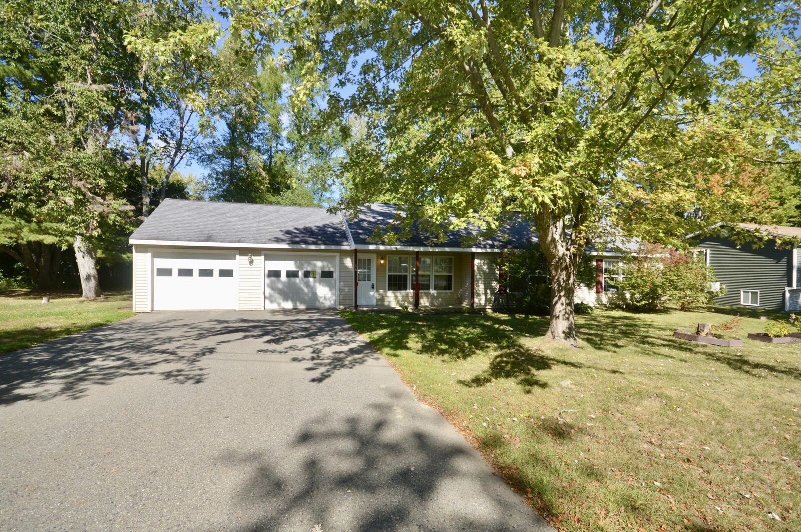 Property Photo:  16 Oak Street  ME 04953 
