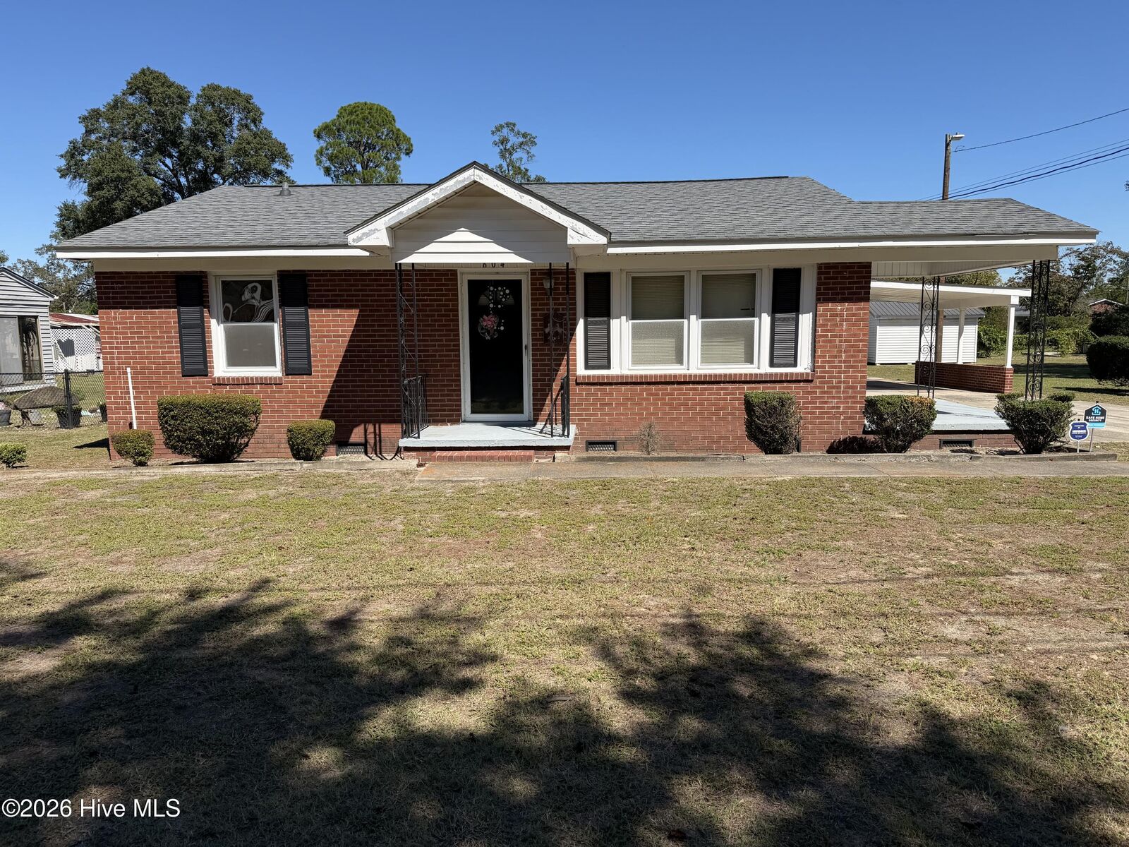 Property Photo:  604 W Boundary Street  NC 28551 