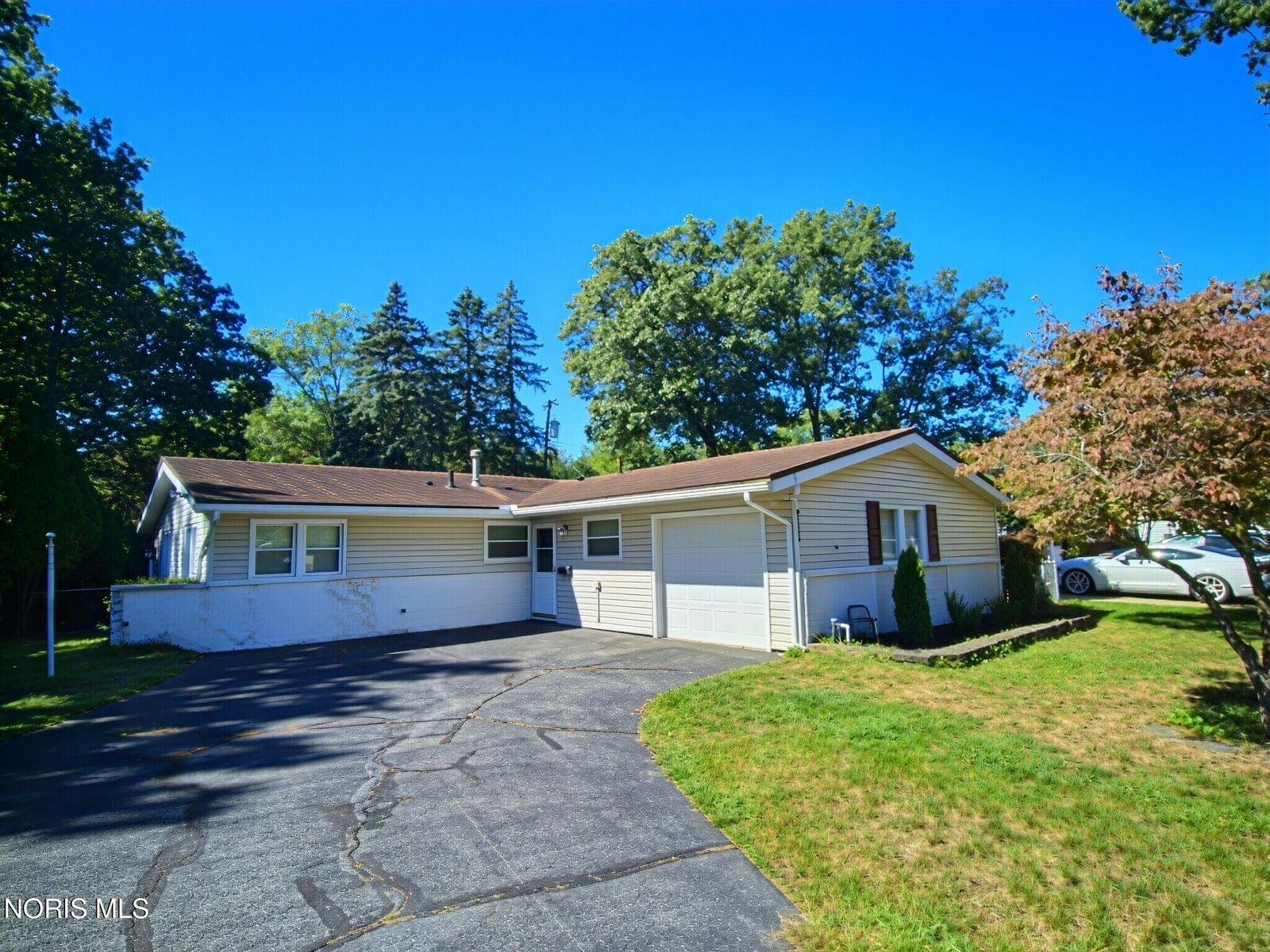Property Photo:  4743 Oak Glen Drive  OH 43613 