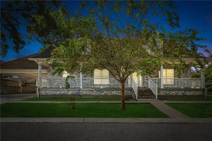 Property Photo:  614 W Josephine Street  LA 70043 