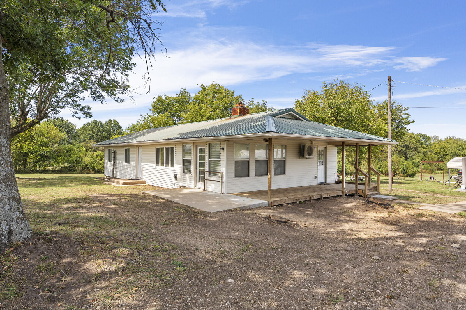 Property Photo:  64300 E 260 Road  OK 74344 