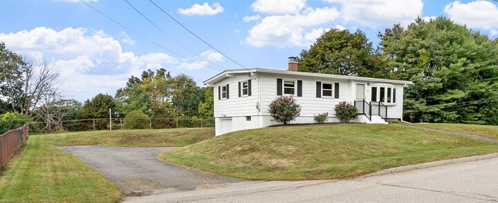 Property Photo:  33 Meadow Lane  NH 03840 