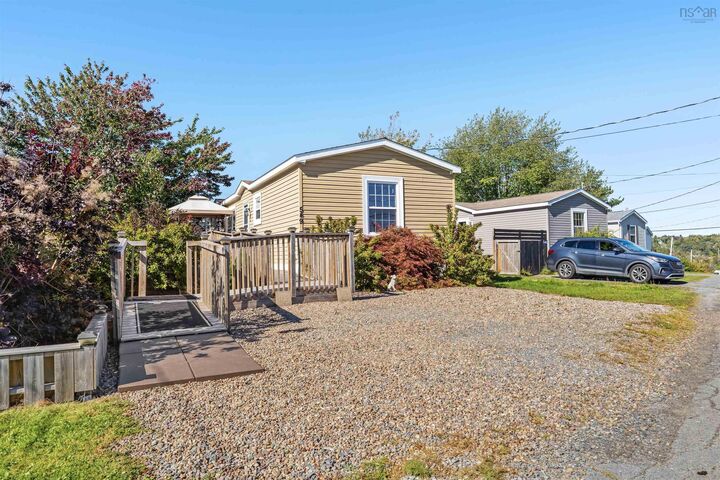 Property Photo:  549 Thorn Avenue  NS B4E 1P8 