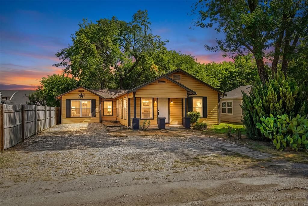 Property Photo:  403 Marshall Street  TX 76266 