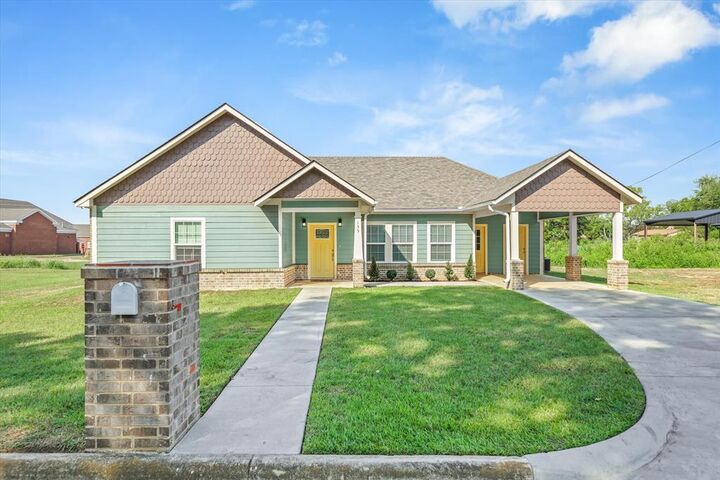Property Photo:  135 Spruce  TX 75790 