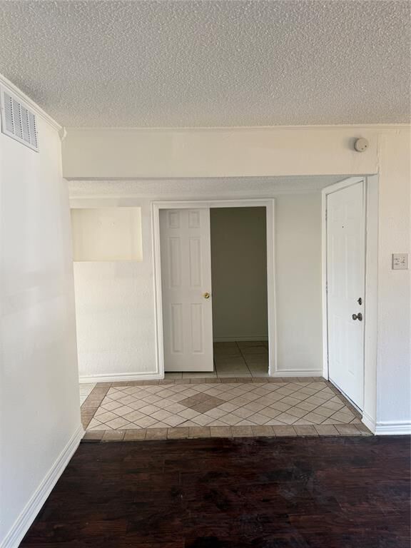 Property Photo: 536 Valley Park Drive TX 75043