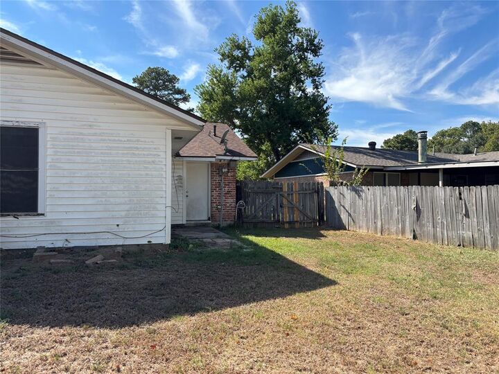 Property Photo:  9705 Chalet Drive  LA 71118 
