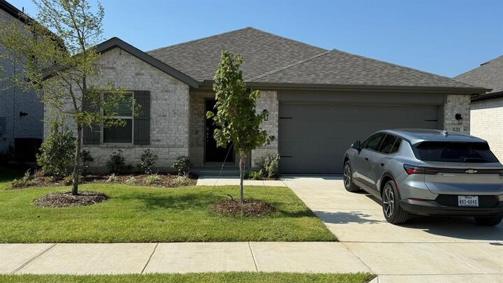 Property Photo: 820 Jacquelyn Dr TX 75068