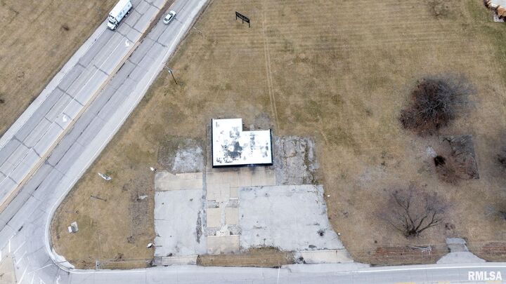 Property Photo: 2710 E Andrew Road IL 62684