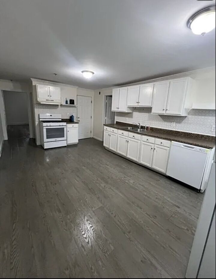 Property Photo:  11 Lilley St 7  MA 01850 