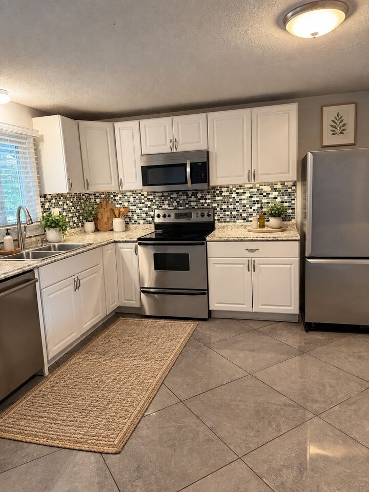Property Photo:  20 Yorktown Ct 20  MA 01020 