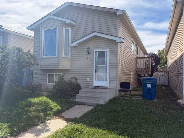 Property Photo:  165 Upland Boulevard  AB T1R 0R1 