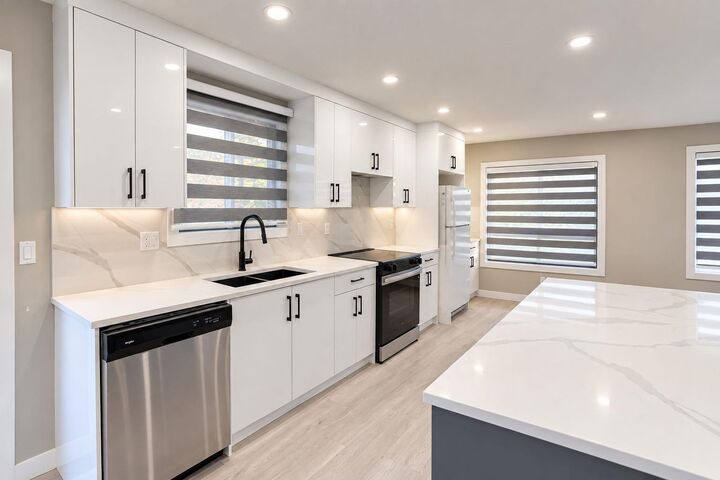 Property Photo:  6827 Temple Drive NE  AB T1Y 5N4 