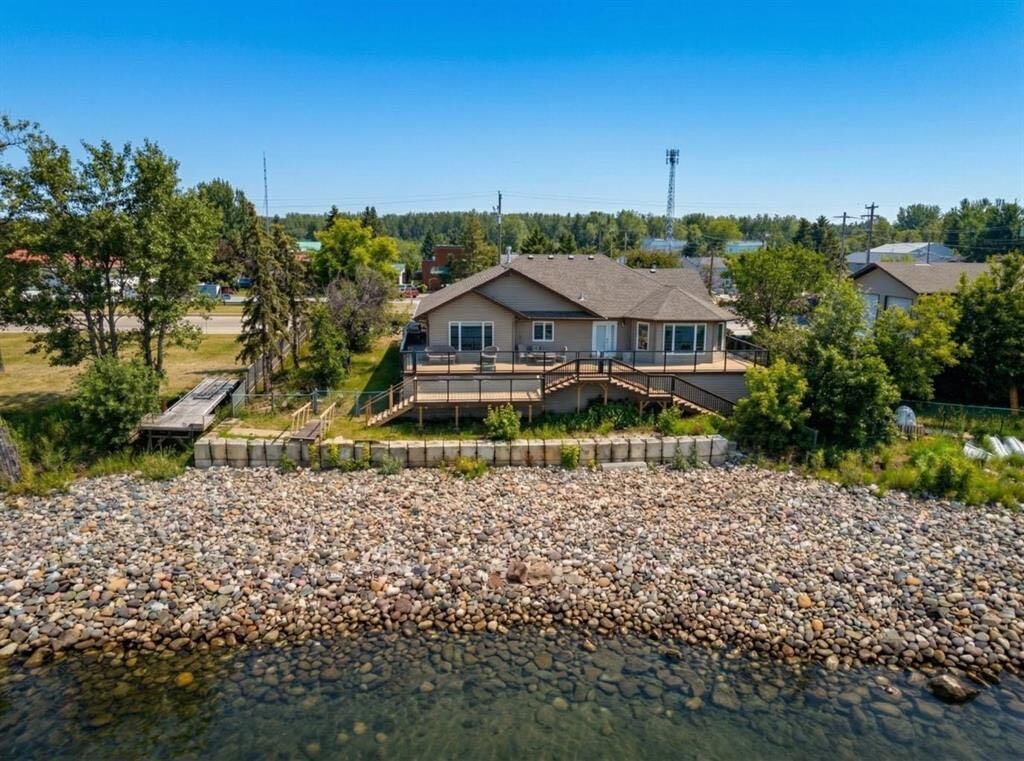 Property Photo:  81 Peace River Avenue  AB T0G 1J0 