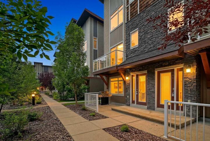 Property Photo:  604 Skyview Point Place NE  AB T3N 0L7 