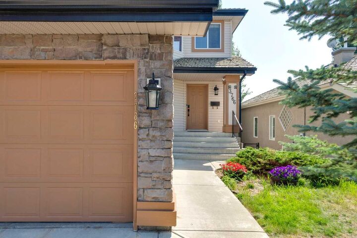Photo de la propriété:  3766 Springbank Drive SW  AB T3H 4J5 