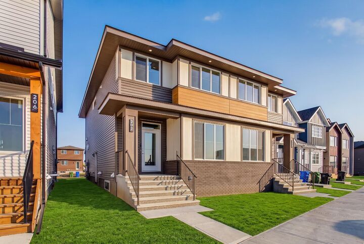 Property Photo:  202 Starling Boulevard NW  AB T3P 3E1 