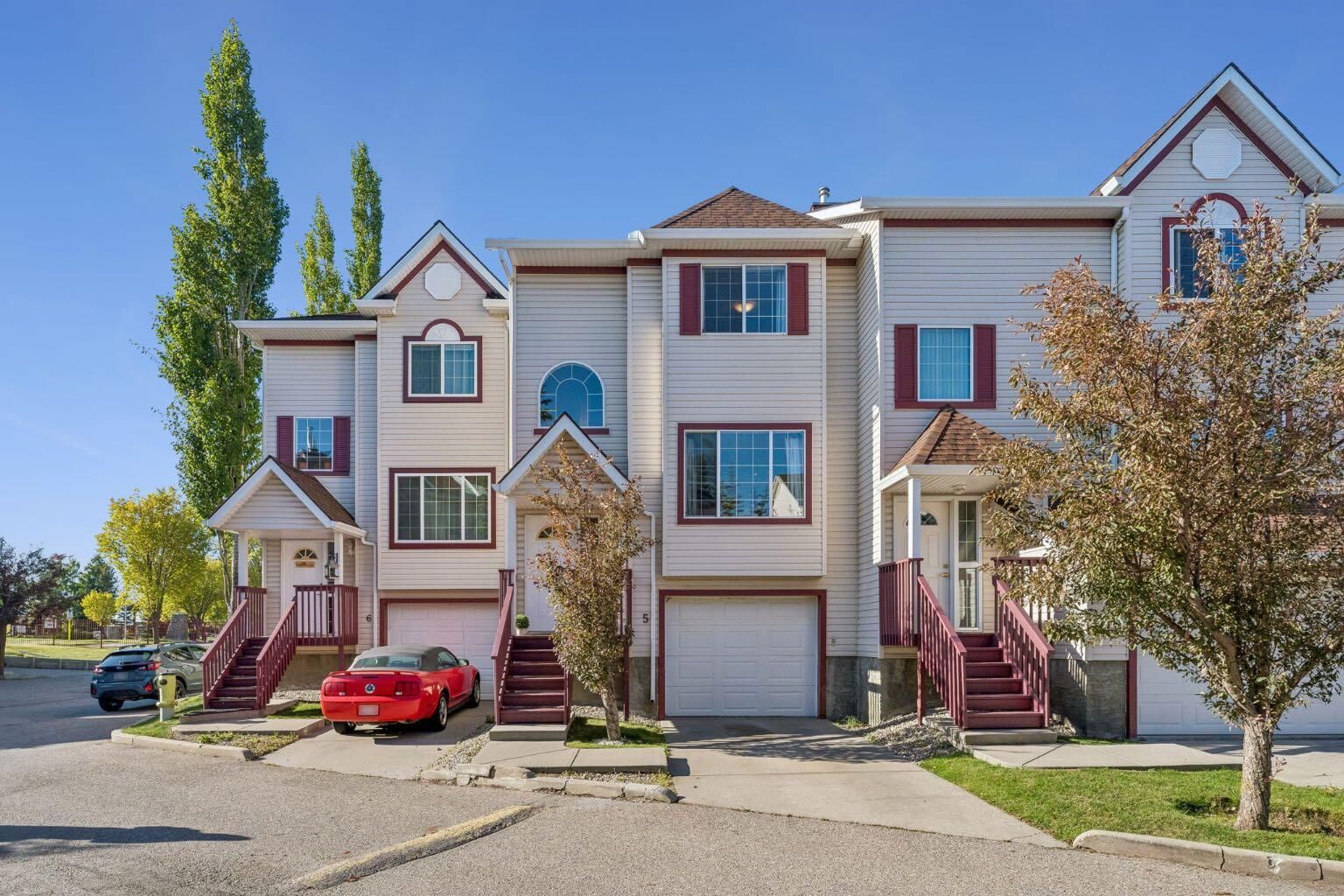 Property Photo:  15 Rocky Ridge Gate NW 5  AB T3G 4P6 