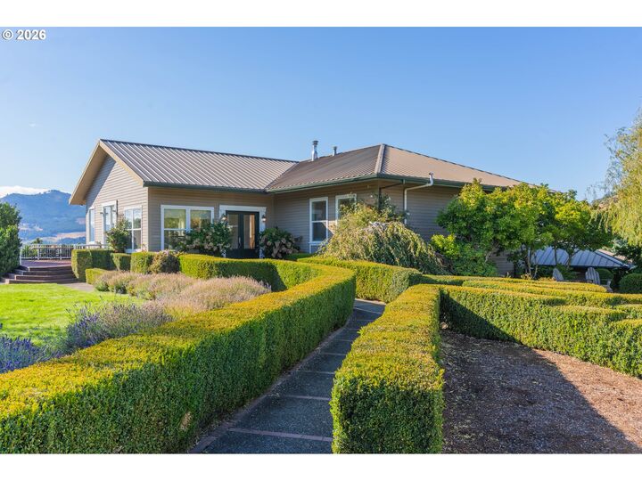 Property Photo:  595 NW Country View Rd  WA 98672 