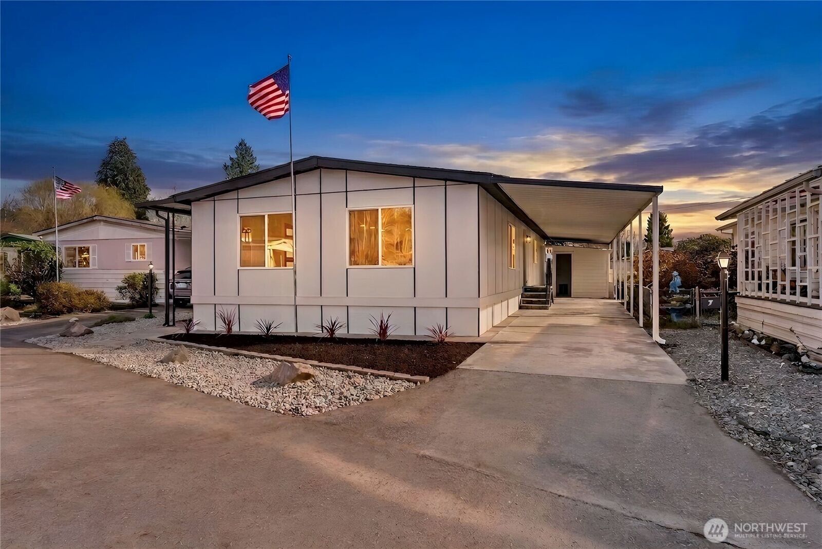 Property Photo:  1510  Maple Lane 7  WA 98030 
