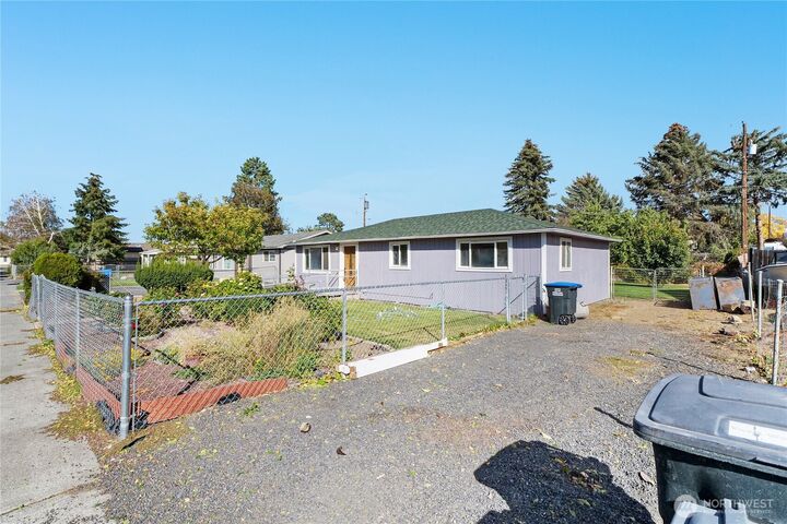 Property Photo:  1539 N Mary Street  WA 98837 