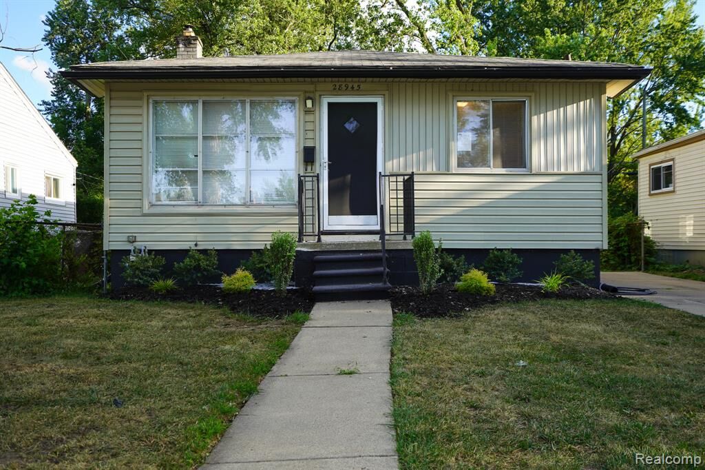Property Photo:  28945 Oakwood Street  MI 48141 