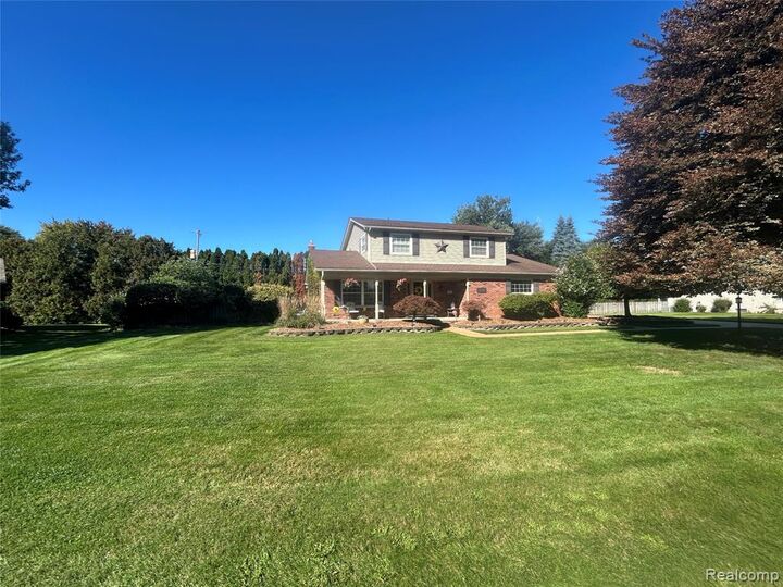 Property Photo:  18424 Hollie Drive  MI 48044 