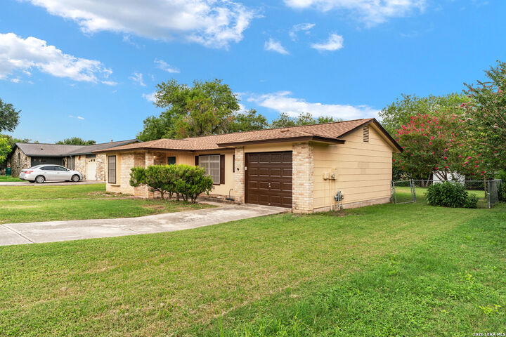 Property Photo:  212 Avenue F  TX 78109 