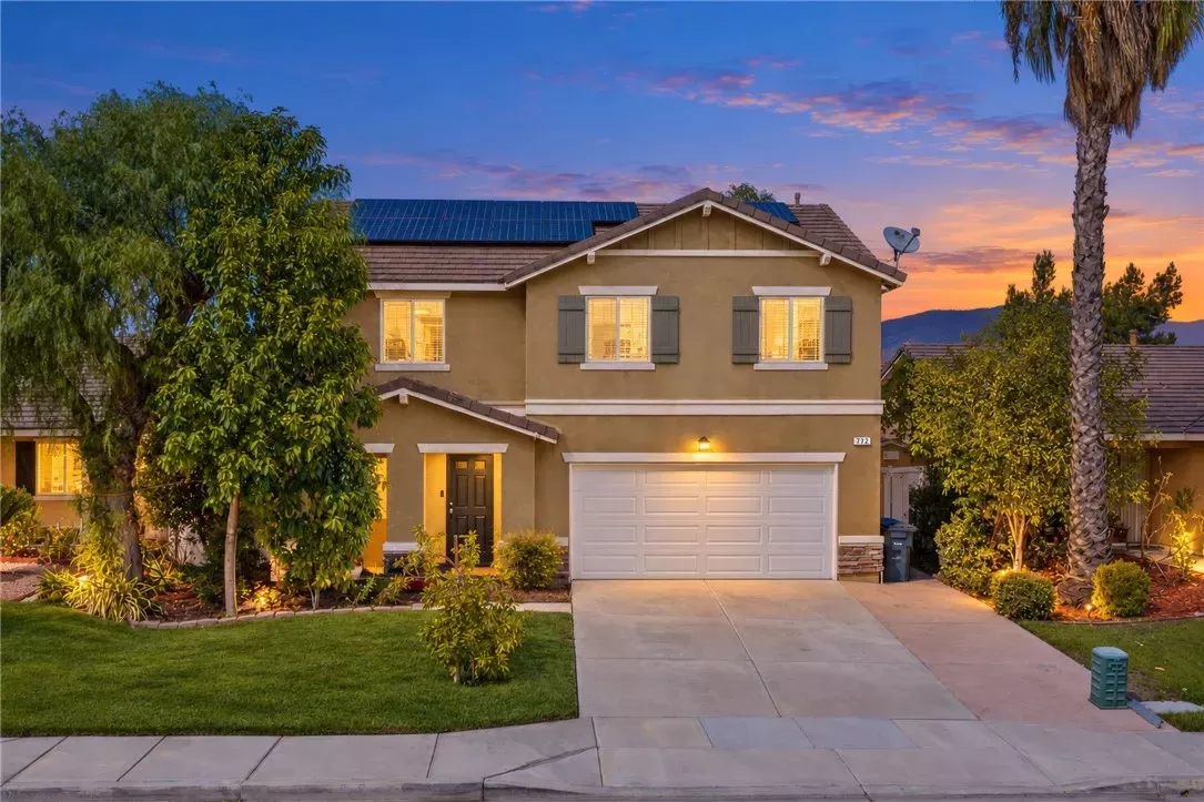Property Photo:  702 Gloriosa Avenue  CA 92571 