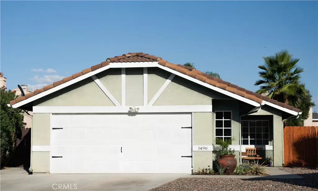 Property Photo: 1490 Fallbrook Avenue CA 92545