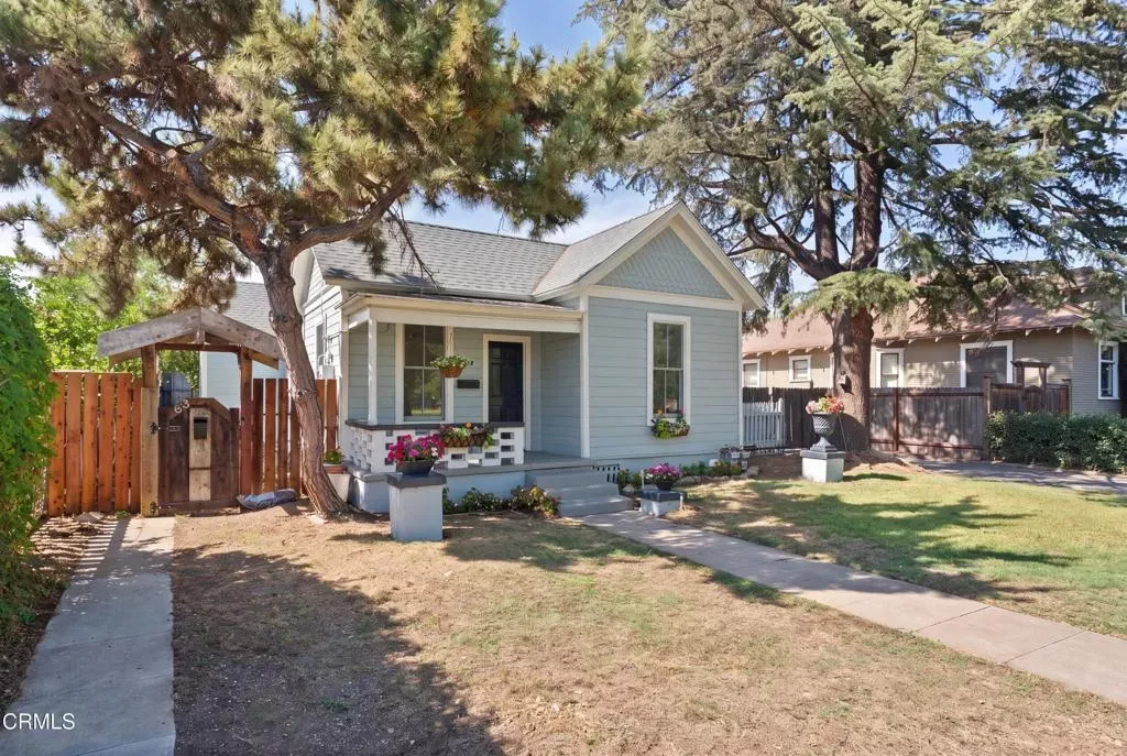 Property Photo:  79 W Villa Street  CA 91103 