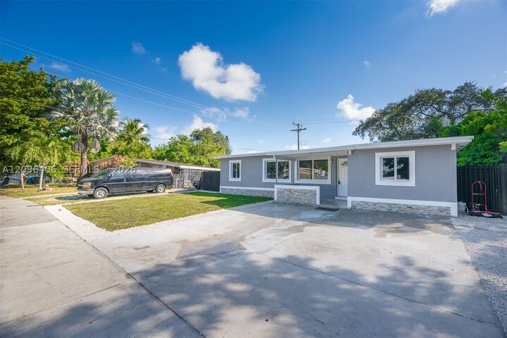 Property Photo: 3510 SW 39th St FL 33023