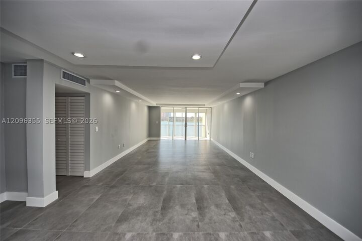 Property Photo:  1660 NE 191st St 309-1  FL 33179 