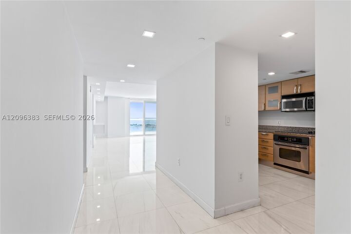 Property Photo:  2101 Brickell Ave 1206  FL 33129 