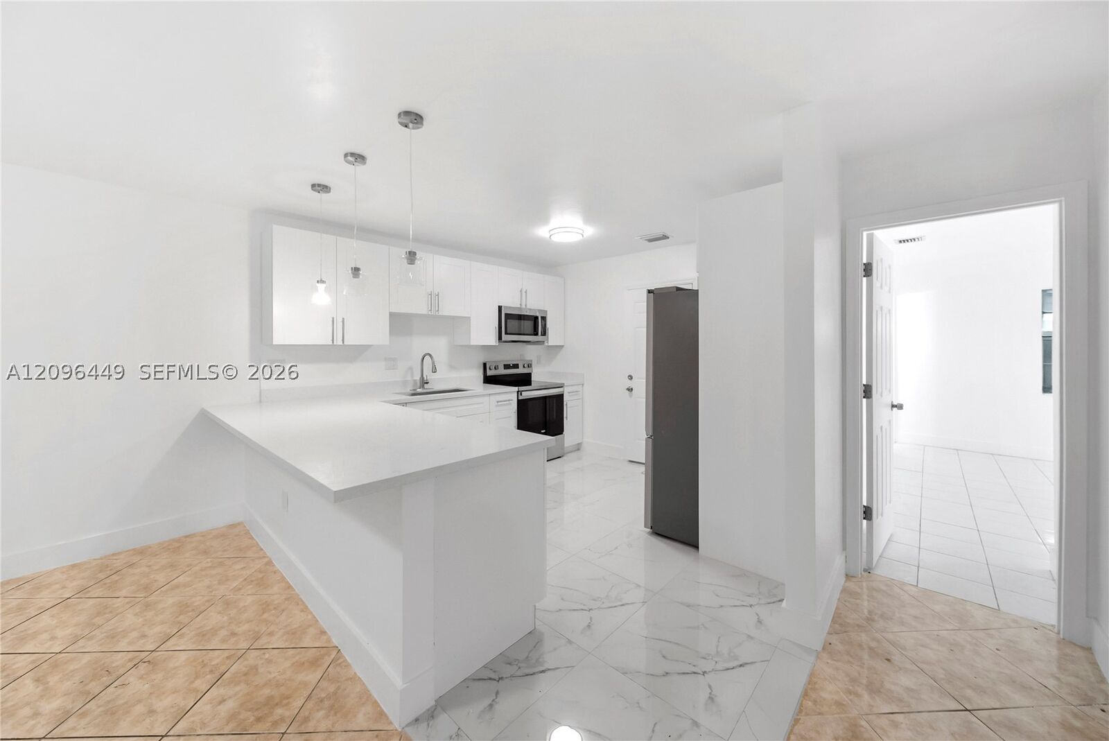 Property Photo:  