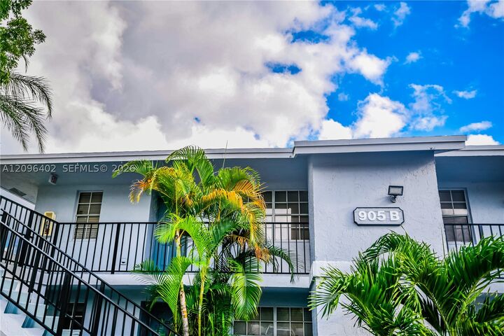 Property Photo:  905 Southridge Rd 101B  FL 33444 