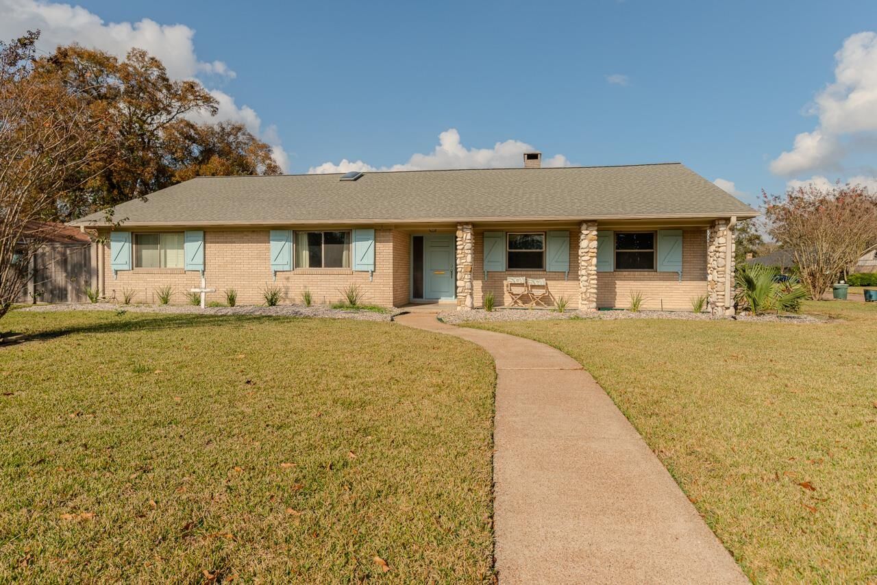 Property Photo: 5710 Pickwick TX 77706