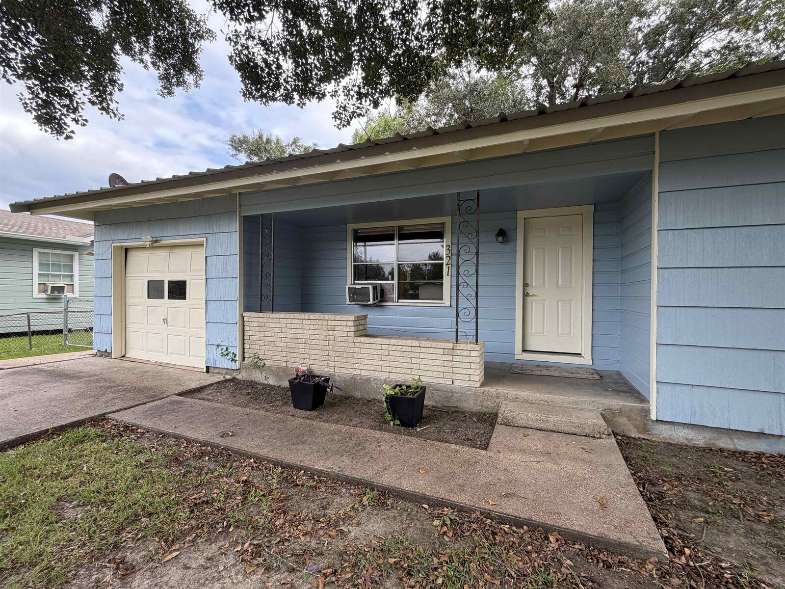 Property Photo:  321 43 St  TX 77630 