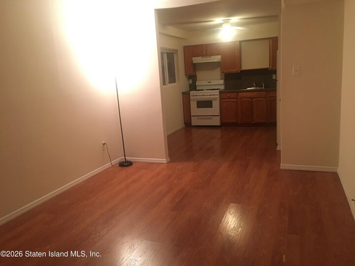 Property Photo:  249 Warwick Avenue 2  NY 10314 