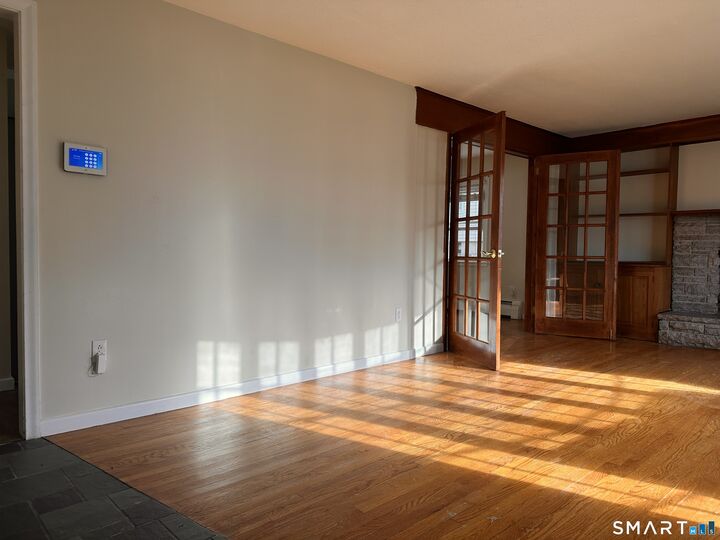 Property Photo:  266 Linwood Street 1  CT 06052 