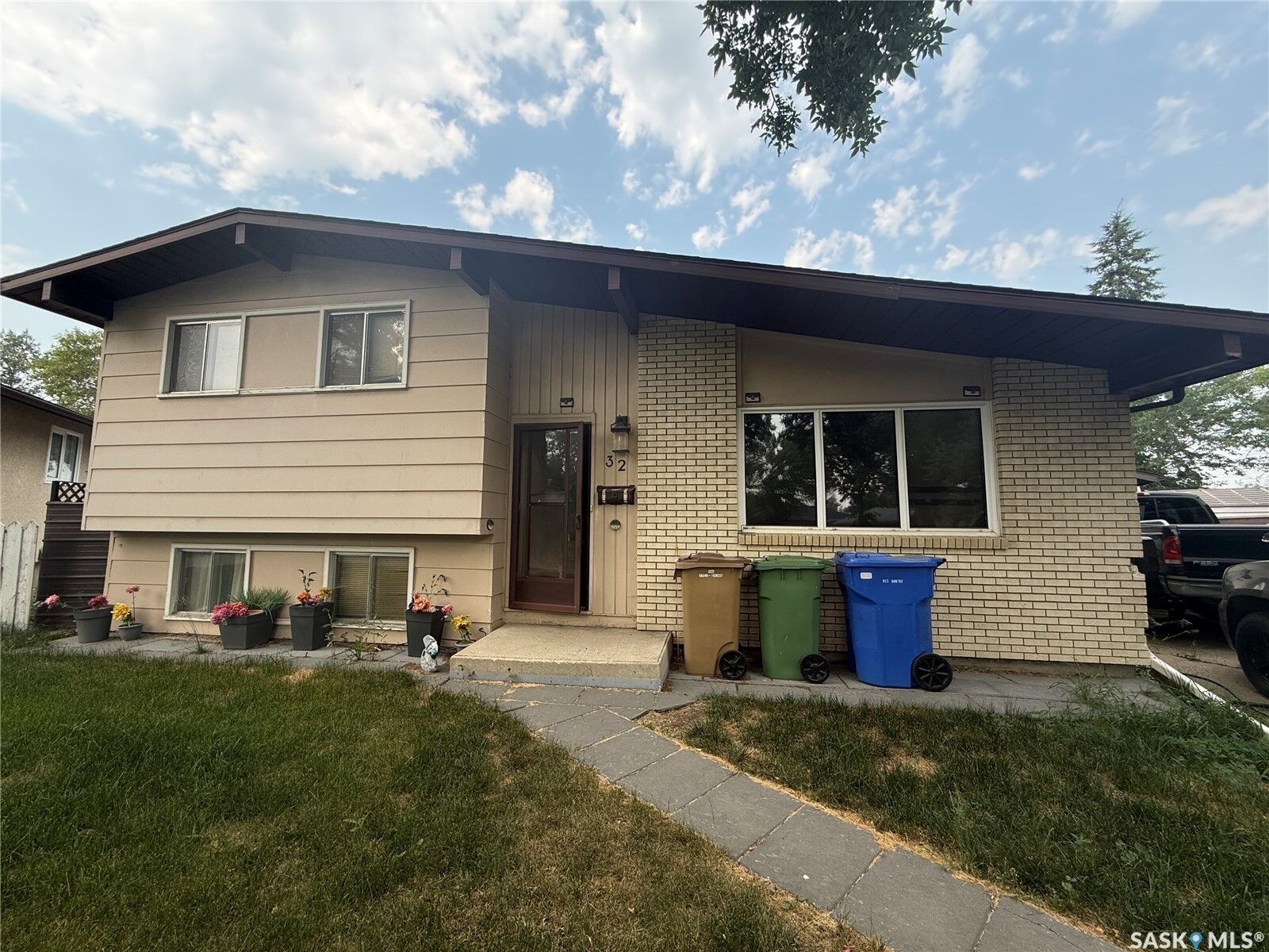Property Photo:  32 Cooksley Bay  SK S4N 4G4 