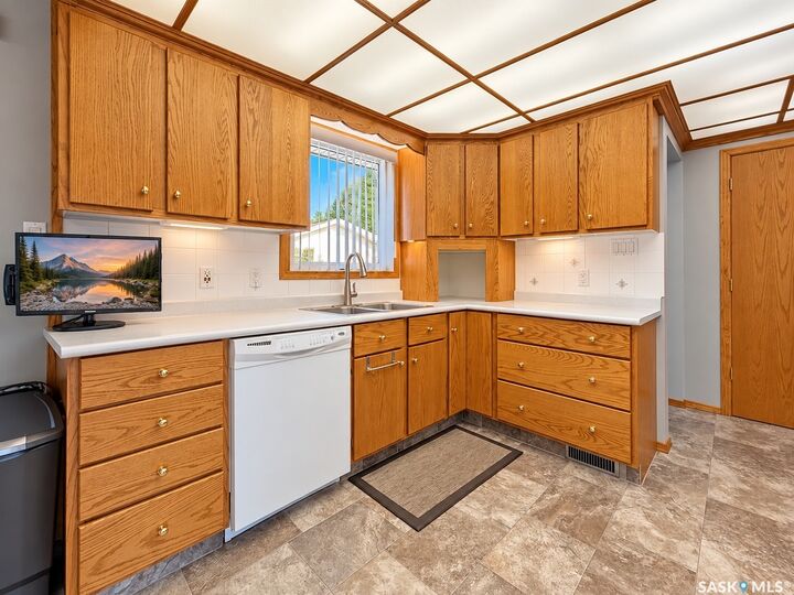 Property Photo:  384 28th Street W  SK S6V 4S9 