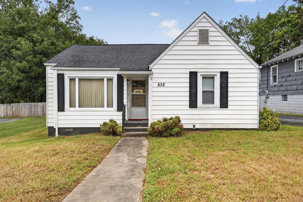 Property Photo:  832 Portsmouth Ave  VA 24201 